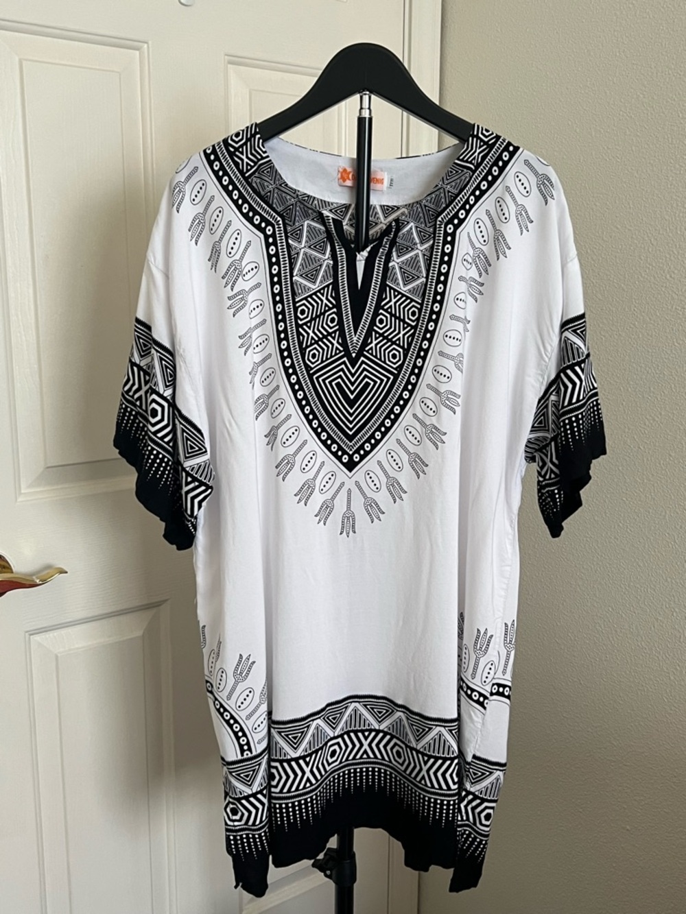 NWOT Black & White Dashiki Tunic Top